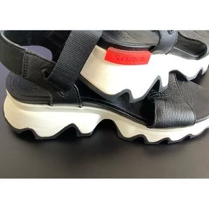 Sorel Kinetic Sandal Black leather, red, white
